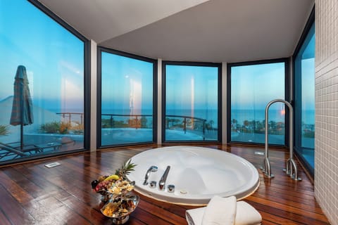 Deluxe Süit, Deniz Manzarali | Premium bedding, free minibar, in-room safe, free WiFi