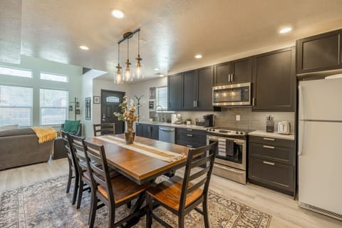 Modern Dining and Kitchen area