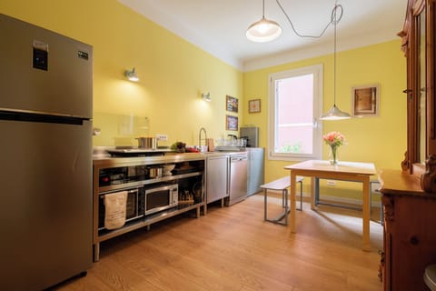 Superior Apartment | Private kitchen | Full-size fridge, microwave, oven, stovetop