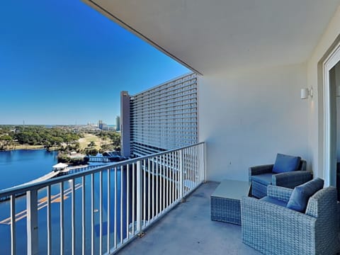 Welcome to Laketown Wharf #1137