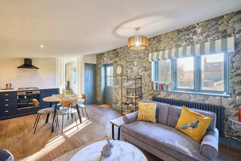 The Lodge, Goathland - Host & Stay