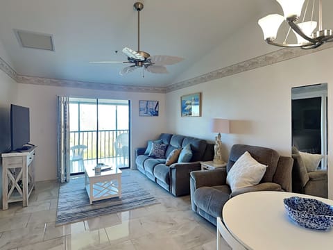 Welcome to Admirals Bay 255