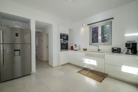 Villa | 5 bedrooms, desk