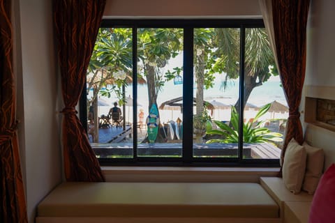 Superior Studio Suite, Sea View | In-room safe, free WiFi