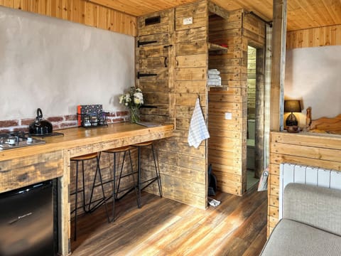 Open plan living space | Willow Bale Cabin - Straw Bale Cabins, Dallas