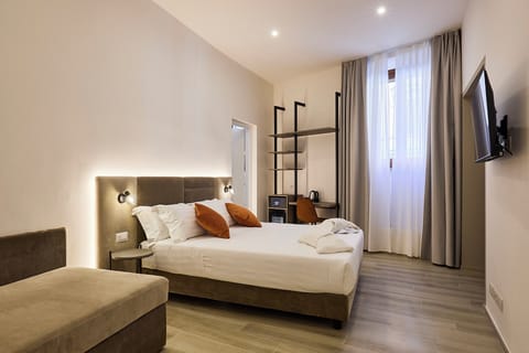 Deluxe Triple Room, Non Smoking, City View | Living area | 28-inch flat-screen TV with digital channels