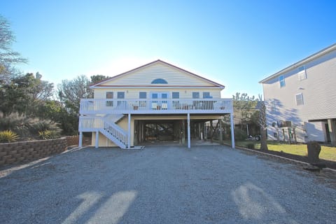 Private Beach access 2 min walk
