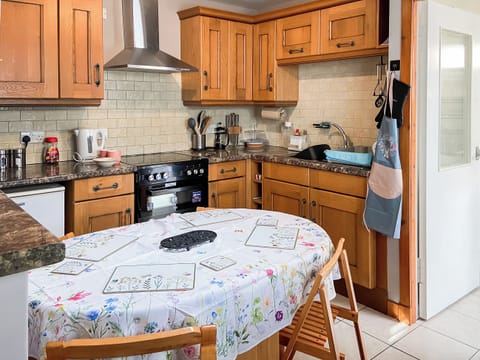 kichen/dining area | Cosy Cottage, Lamlash