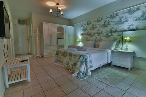 Deluxe Suite | Laptop workspace, free WiFi, bed sheets