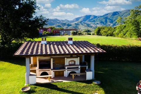 Villa Giardinetto by MMega Villa in Capannori