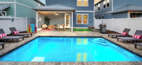 Uncover the perfect getaway for you and your loved ones, featuring a pool and breathtaking views!