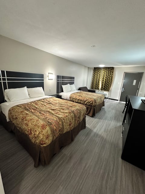 Double Room, 2 Queen Beds | Desk, laptop workspace, free WiFi