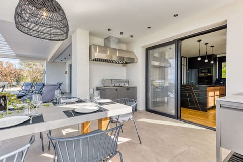 Building Exterior, Outdoor