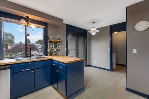 Cook delicious meals for breakfast, lunch, and dinner in this fully equipped kitchen. We suggest grabbing some ingredients from a local farm.