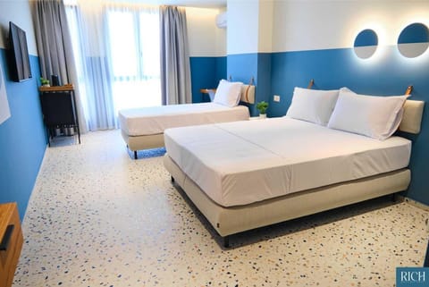 Deluxe Triple Room | In-room safe, desk, blackout drapes, iron/ironing board