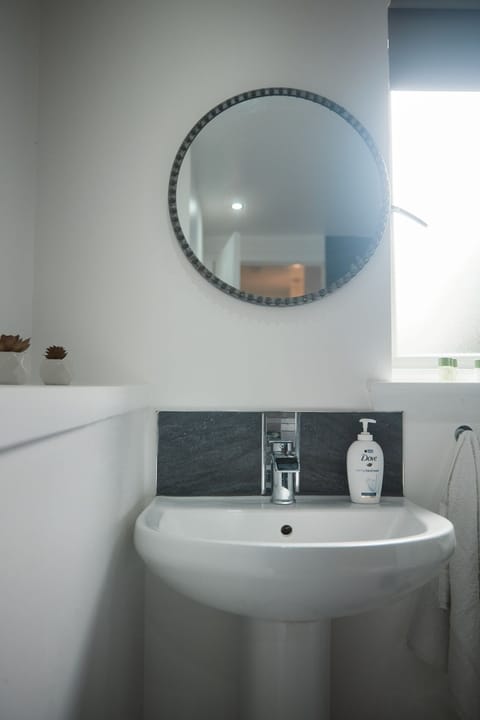 Everything you need for a convenient and comfortable bathroom experience.