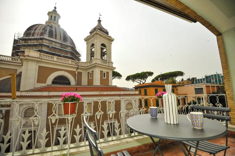 Suite, City View | In-room safe, free WiFi