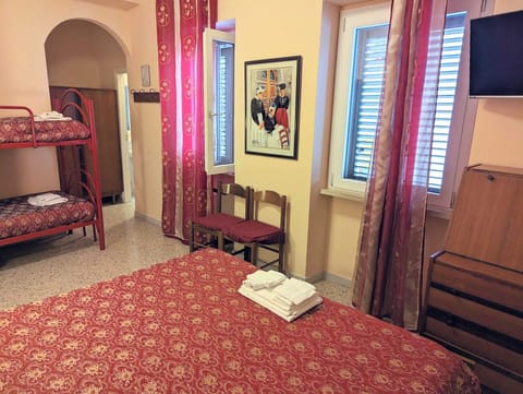 Standard Quadruple Room | In-room safe, free WiFi