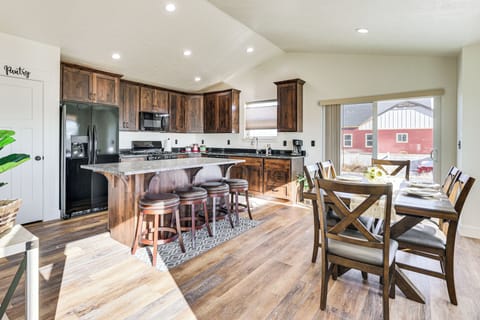 House (3 Bedrooms) | Interior