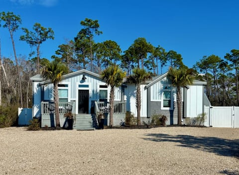 Hidden Oasis - Charming 3 bedroom home in St. Joe Beach