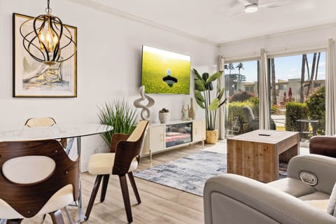 Welcome to your beautifully remodeled Scottsdale retreat.