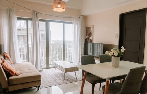 Room, 2 Bedrooms | Living room