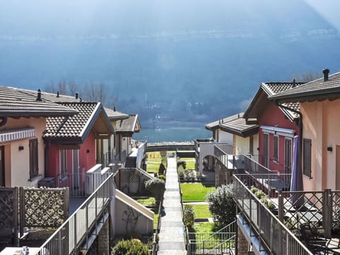 Watercraft, Boat, Apartment, Marina, Outdoor Furniture, Shade, Boats And Boating--Equipment And Supplies, Balcony, Resort, Dock