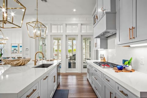 House (5 Bedrooms) | Interior