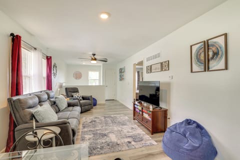 Sugar Creek Vacation Rental | 2BR | 1BA | 1,100 Sq Ft | 10 Steps Required