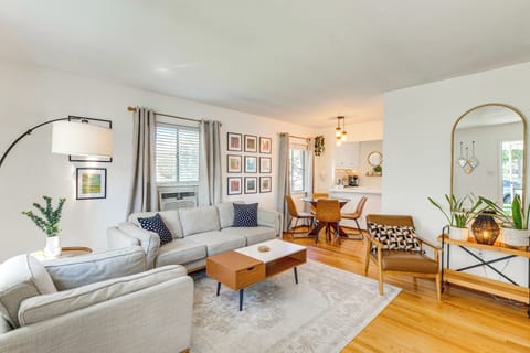 Burbank Vacation Rental | 2BR | 1BA | 4 Steps to Enter | 800 Sq Ft