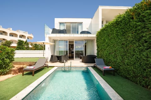 Lounge leading out to pool area