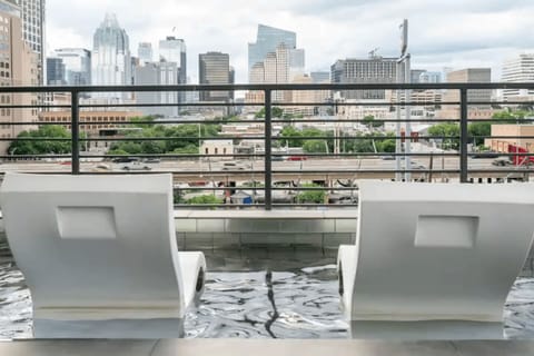 10 outdoor pools