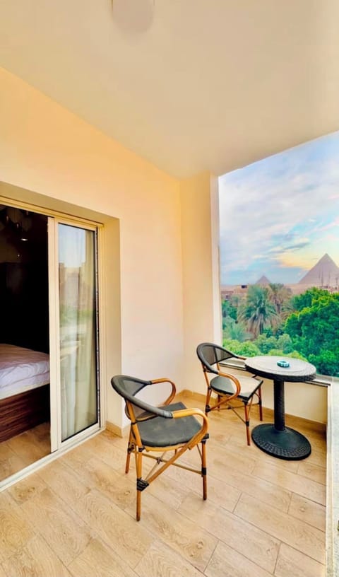 Free minibar, desk, free WiFi