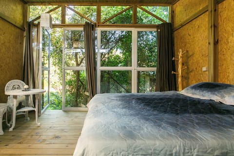 Design Studio Suite, Mountain View | Select Comfort beds, WiFi (free), individually decorated, bed sheets