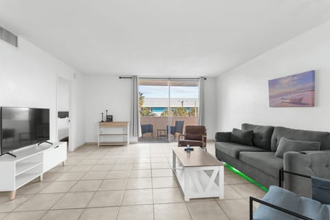 Apartment, Balcony | Living room | Flat-screen TV