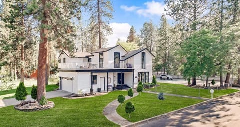 Huge front and back yard with plenty of parking 