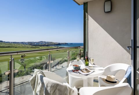 Welcome to Surfside 34 Zinc, ideally in Newquay with an abundance of beaches on your doorstep