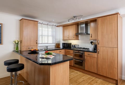 8 Spinnakers, Newquay: The well-equipped kitchen