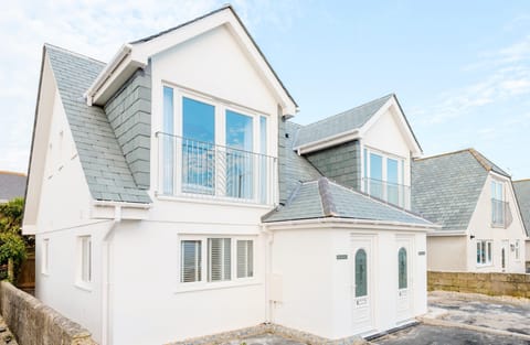 Fistral Palms 2, Newquay: Warmly welcoming four guests