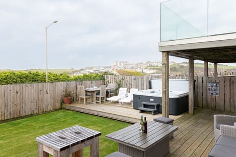 Welcome to Mermaid Gaze, ideally located just a stone's throw from Porth Beach in Newquay