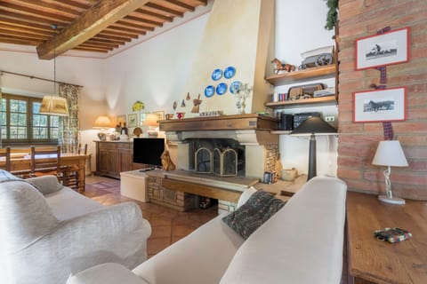 Villa, Garden View | Living area | 32-inch flat-screen TV with satellite channels