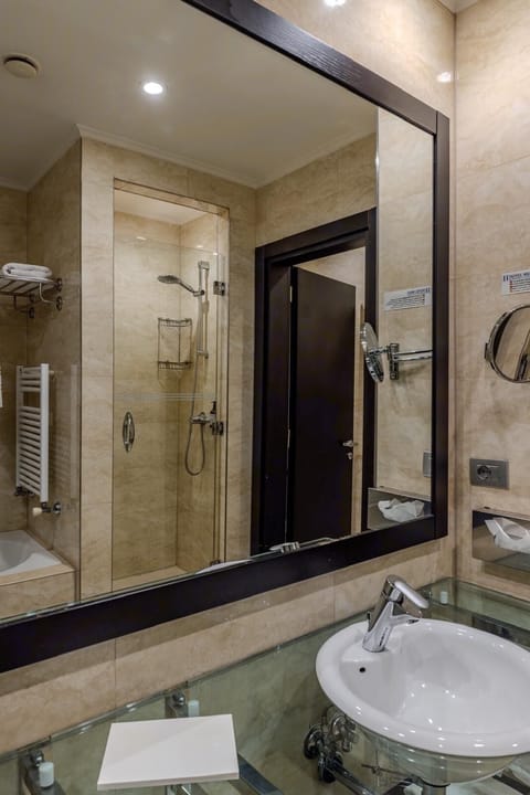 Combined shower/tub, free toiletries, bathrobes, slippers