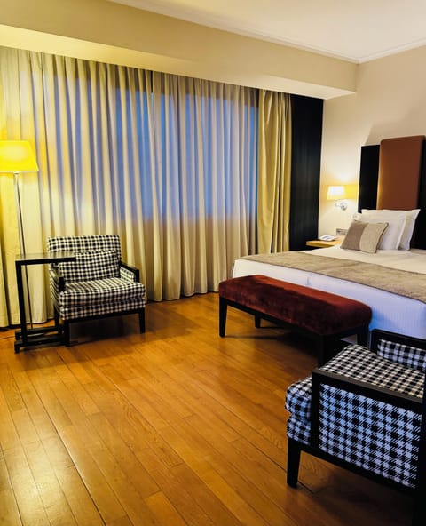 Family Apartment | Desk, laptop workspace, free WiFi