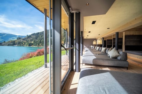 Sauna, hot tub, steam room