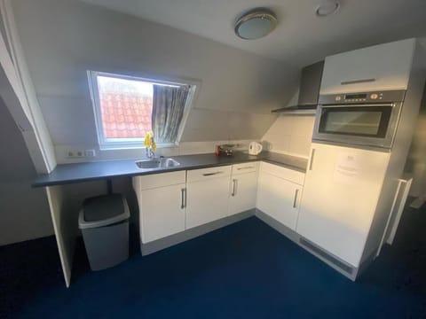 Deluxe Studio, Canal View | Desk, laptop workspace, soundproofing, free WiFi