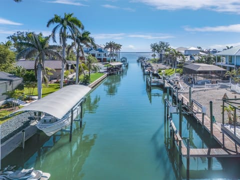 House, 4 Bedrooms | Marina