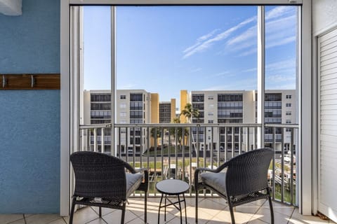 Condo, 2 Bedrooms | Interior