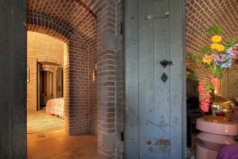 Executive Suite | Cribs/infant beds, free WiFi, bed sheets