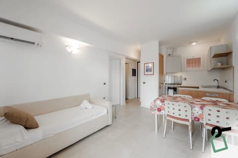 Apartment, Balcony | Private kitchenette | Fridge, stovetop, cookware/dishes/utensils