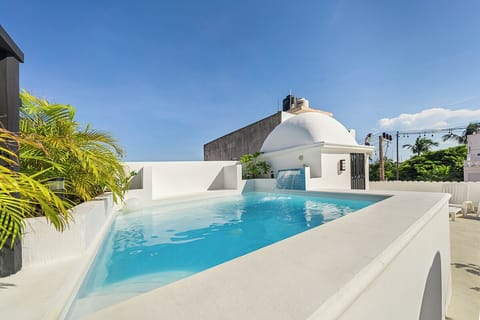 Rooftop Pool (1)
